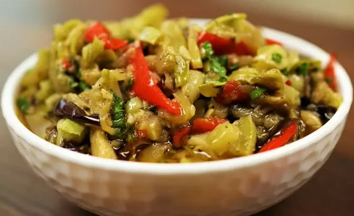 ბოსტნეული მჟავე-ტკბილ მარინადში