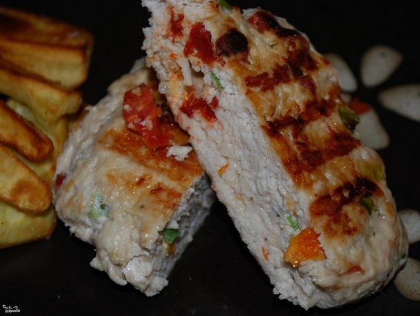 ინდაურის კატლეტები გამომშრალი პომიდვრით