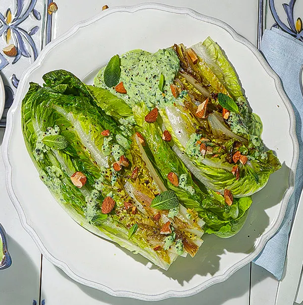 შემწვარი სალათი ქათმით და კეფირის სოუსით