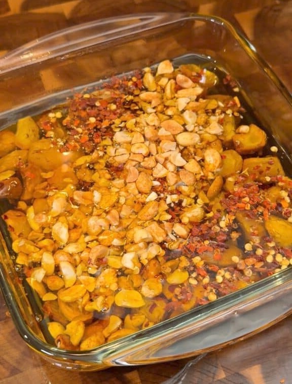 ხრაშუნა არაქისი ცხარე ნიორით და ზეთით